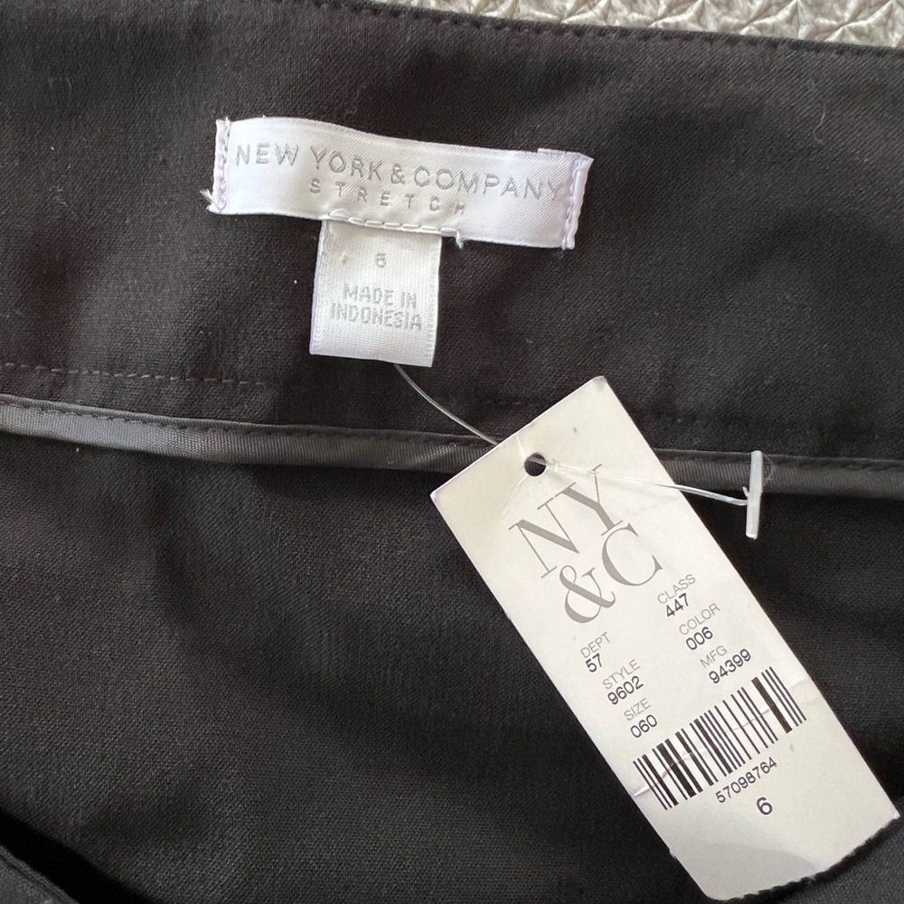 NWT- New York & Company Skirt- Size 6
